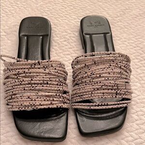 Marc Fisher Maddie Slide Flat Sandal Size 8 1/2 M Casual Chic